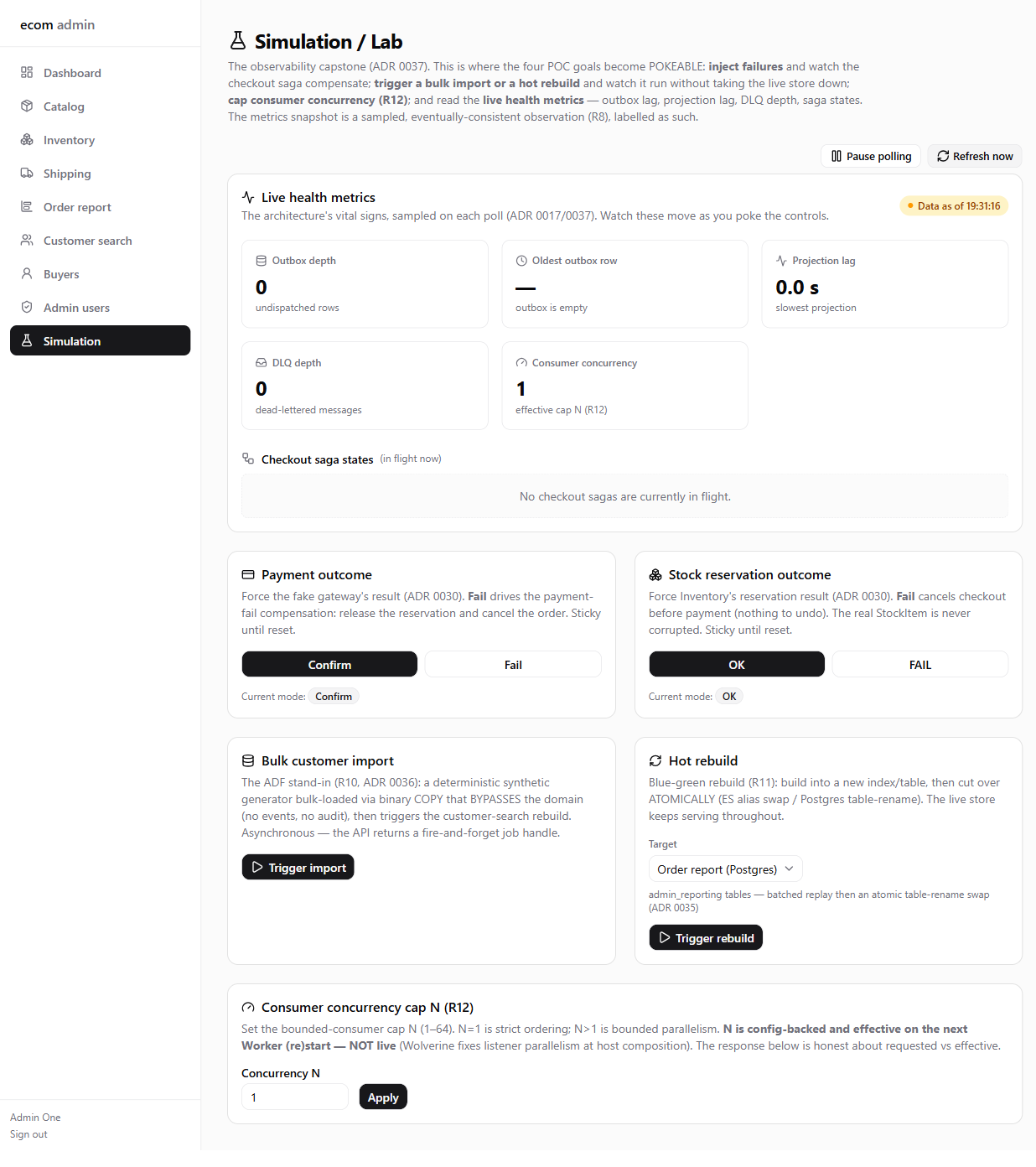 Page Simulation / Lab : métriques live, injection de pannes, triggers de rebuild